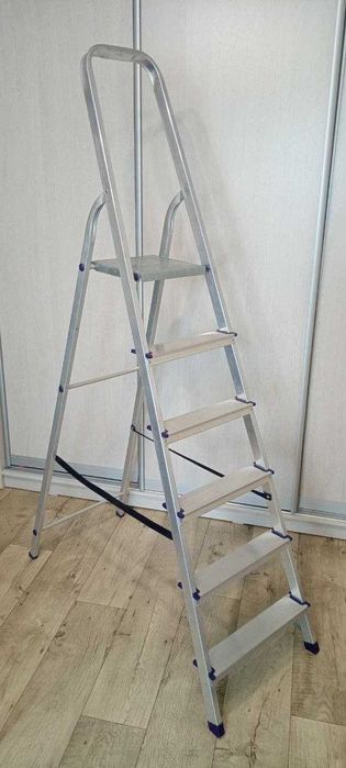Продам стремянку 6 ступеней