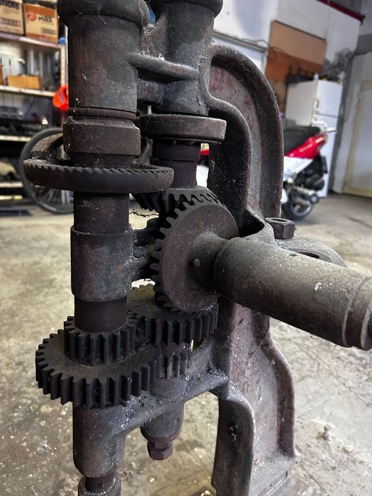 Ръчна бормашина, автентична