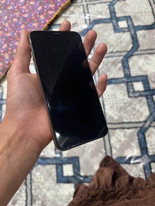 Iphone xs max  sotiladi
