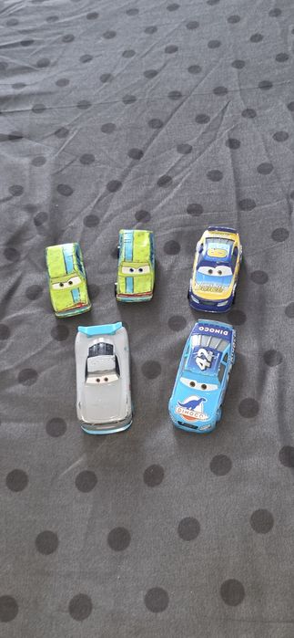Vând masinute cars originale