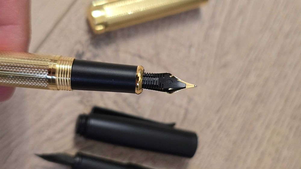 Stilou premium model deosebit pentru pasionati, cadou GOLD sau NEGRU