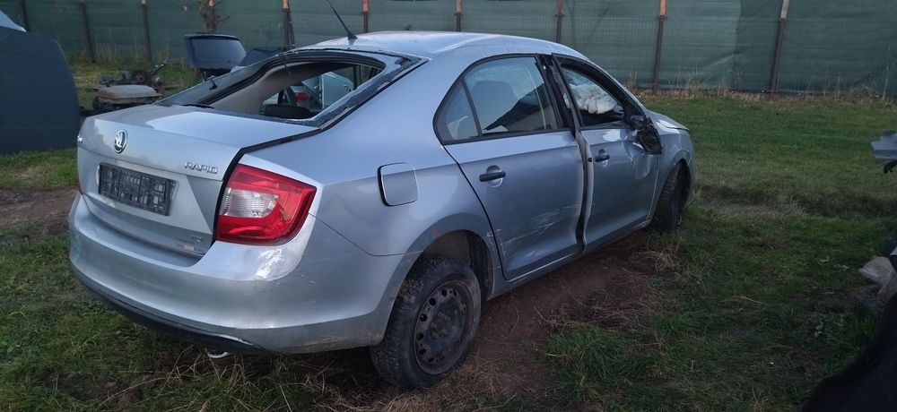 Dezmembrez skoda rapid 1,6 tdi cod CAYW