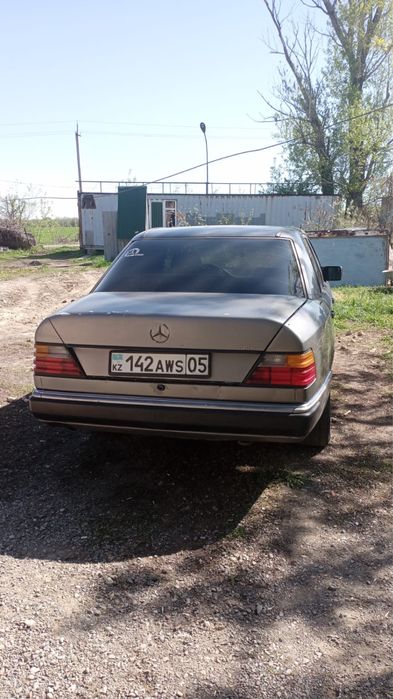 Mercedes-Benz W124