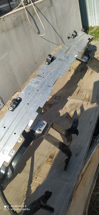 БМВ  телевизор ,рамка капота ,усилитель бампера