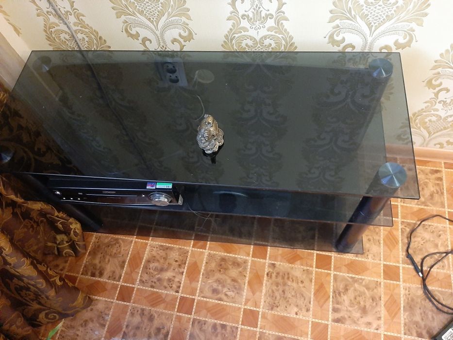 Столик под телевизор стеклянный