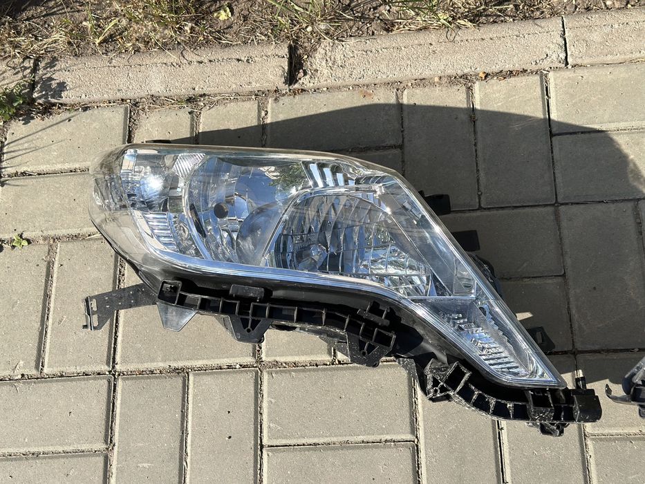 Фары Land Cruiser Prato 150