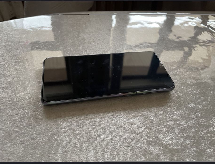 Продам смартфон самсунг s21