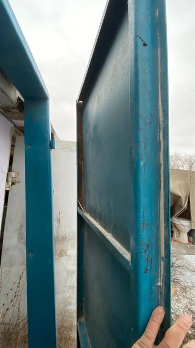 Продам железную дверь