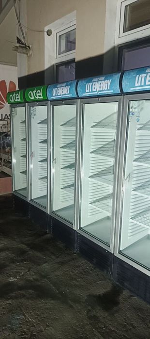 Витрина холодильники срочно продается
