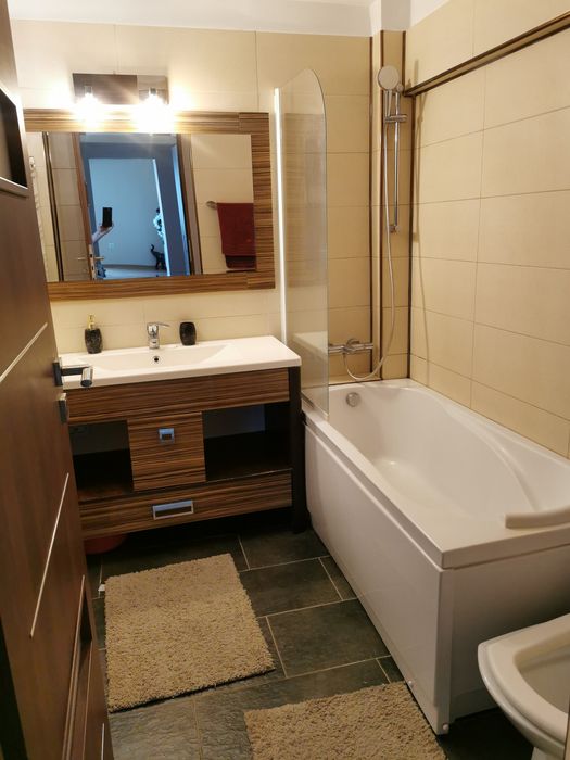 Închiriez apartament