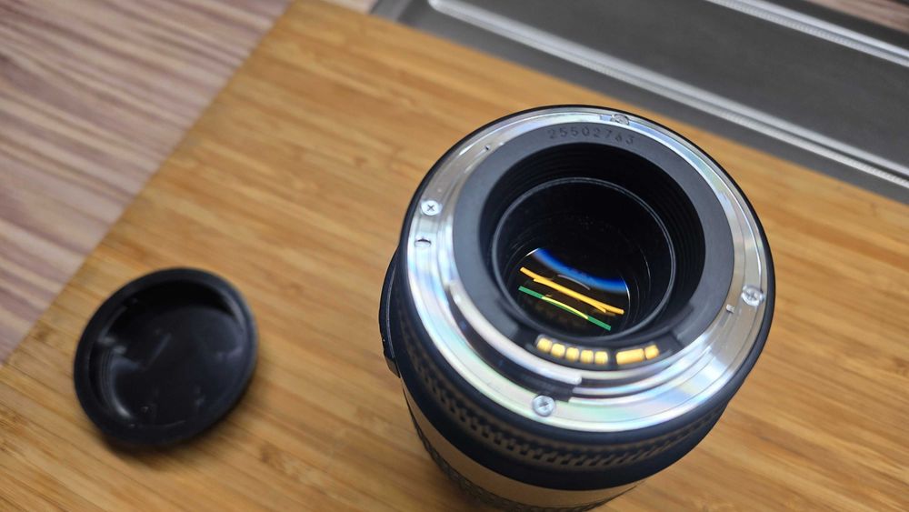 Canon EF 100mm f/2.8 Macro USM