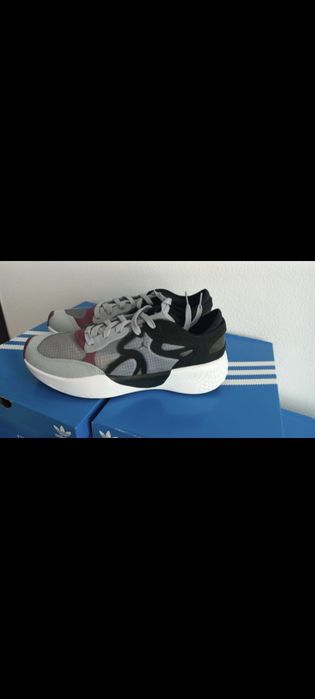 Vind Adidas Nike 43