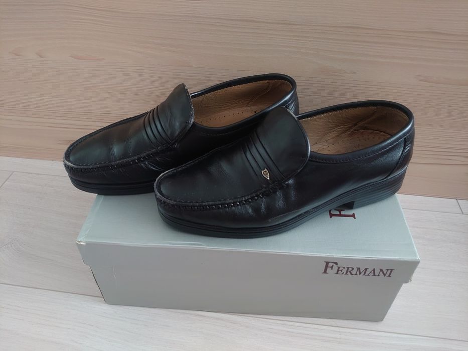 Продаю мокасины и сандалии