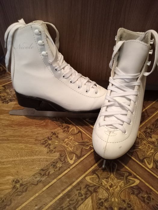 Продам коньки 33 размера 2 пары