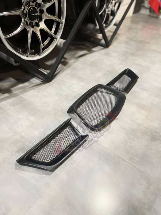 Решетки в передний бампер STI Subaru Impreza GDB Лиса