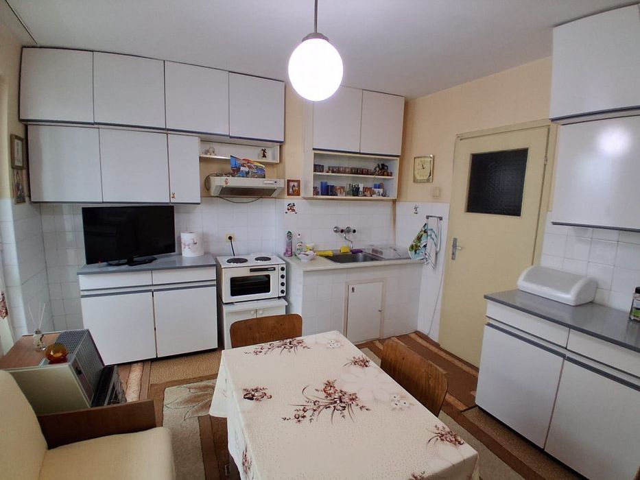 Продава се Тристаен апартамент в Габрово, Център - 98 кв.м за 1327 €/кв.м - Снимка #6