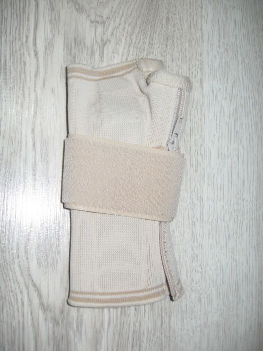 Ортеза за ръка с шина и цип, с допълнително велкро