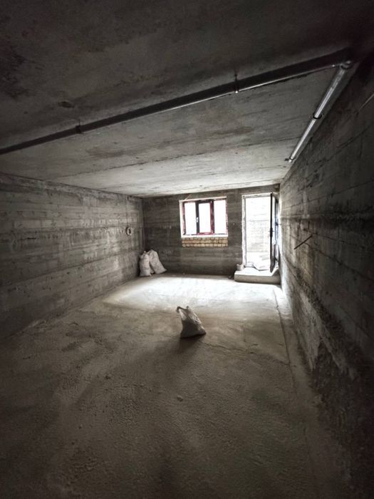 Продаётся Дом  Коробка Сергелинйский район Бобур Махалля 1,6 Соток