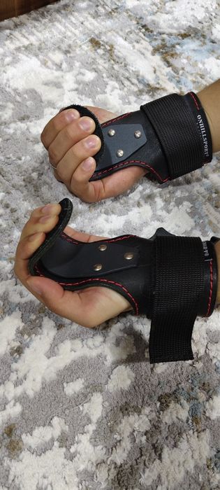 Крюки для турника.