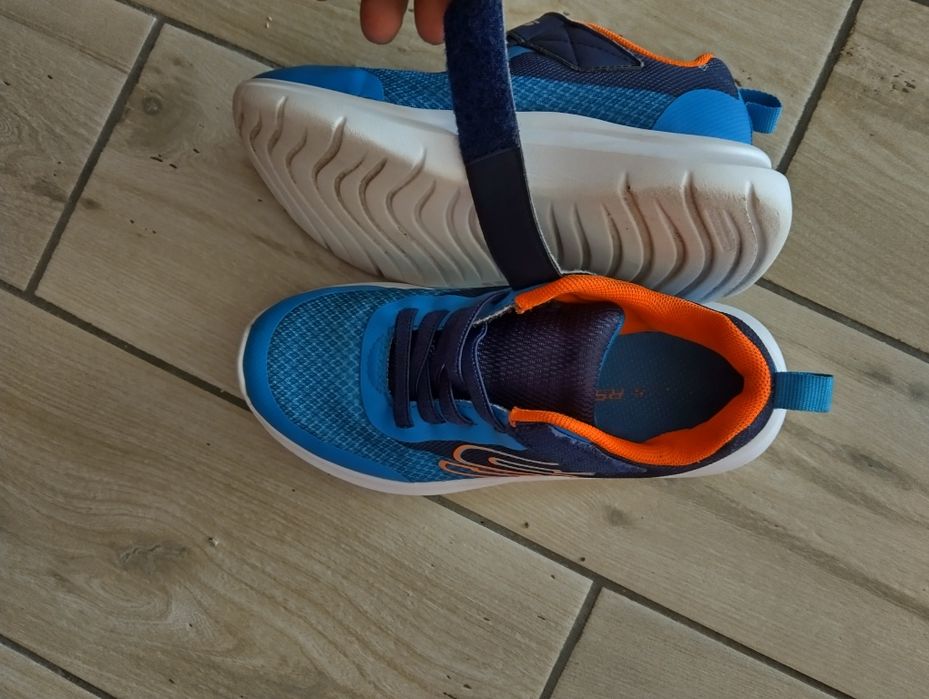 Încălțăminte sport adidas și skechers