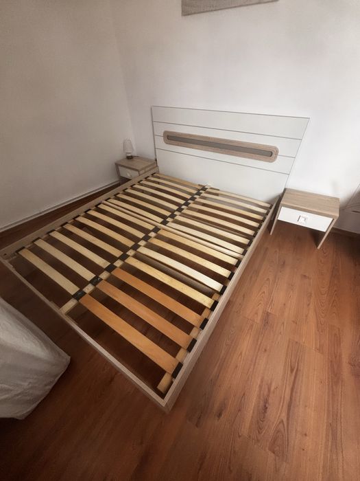 Cadru de pat 160*200cu somiera si 2 noptiere, demontat