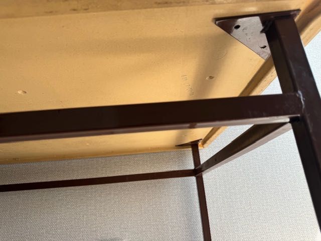 Продам кухонный стол 15 тыс