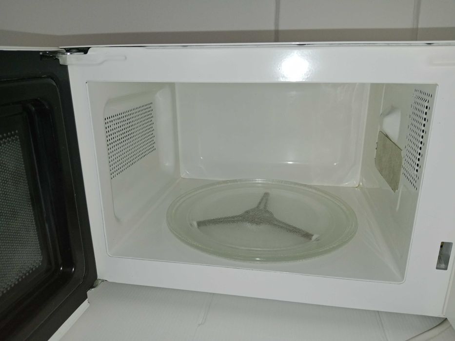 Продам микроволновую печь Elenberg