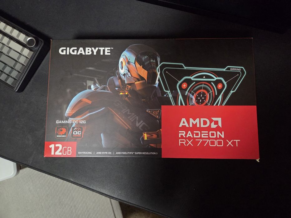 AMD Radeon RX 7700 XT