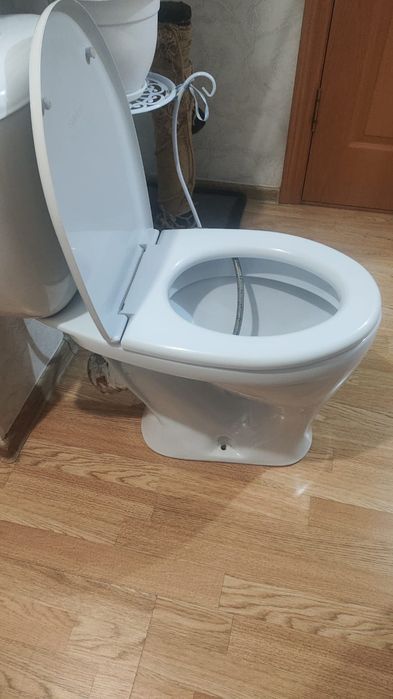 Унитаз сатылады Б/У