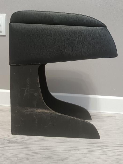 Продам подлокотники в машину