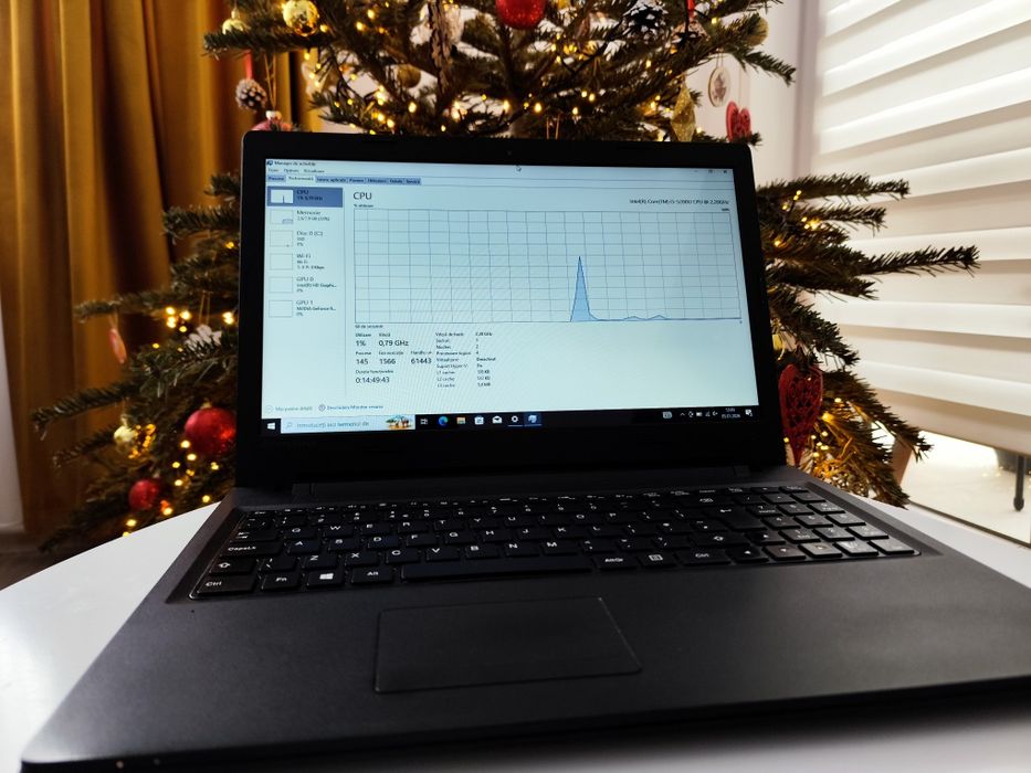 Vând Laptop LENOVO: procesor i5, 8GB RAM, SSD, placa video dedicata