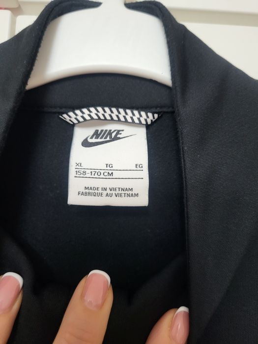 Тениска Ralph Lauren, къси панталони Polo, горнище Nike, кори за футбо