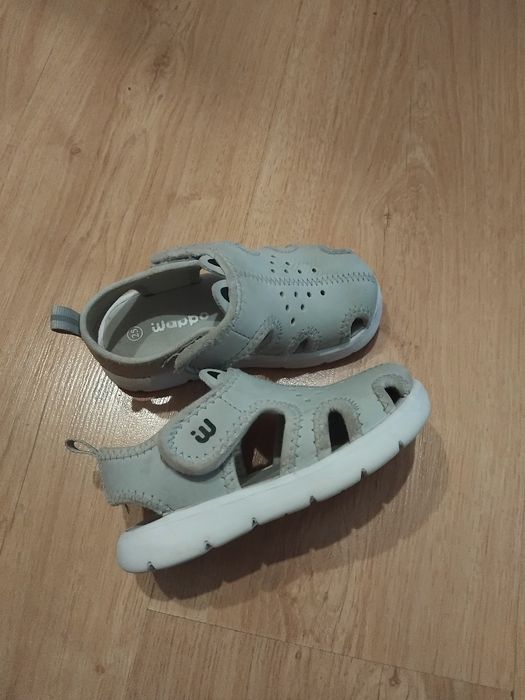 Продам детскую обувь