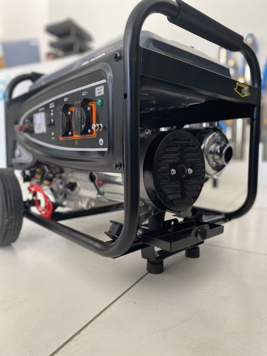 Генератор  3 kw - 7,5 kw Генератор  generator.(Движок)