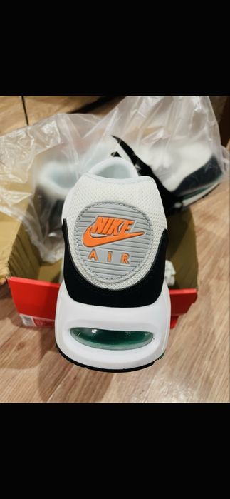 Продам новые кроссовки