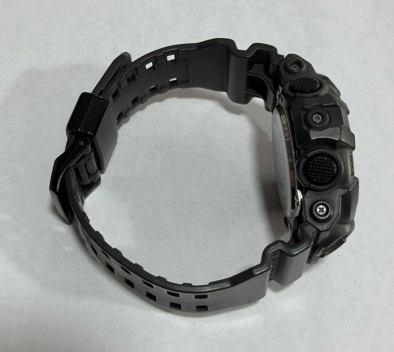 часовник G-Shock ga700uc