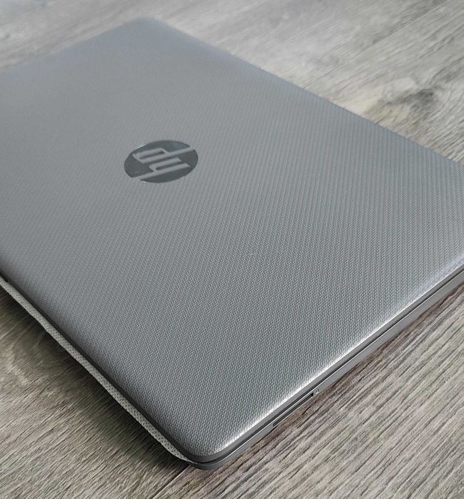 Продам Ноутбук HP 255 G8