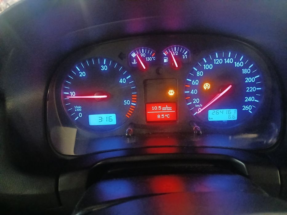 ПРОДАВА СЕ дизел 1и9