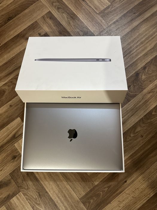 Macbook 2020 m1 chip 256GB SSD
