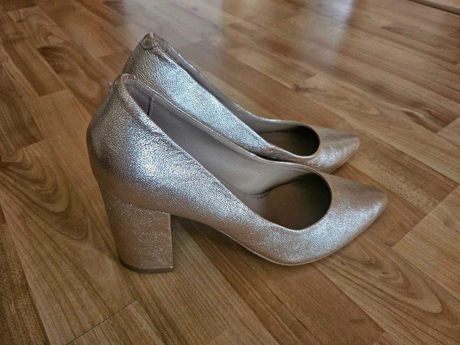 Pantofi eleganți din piele