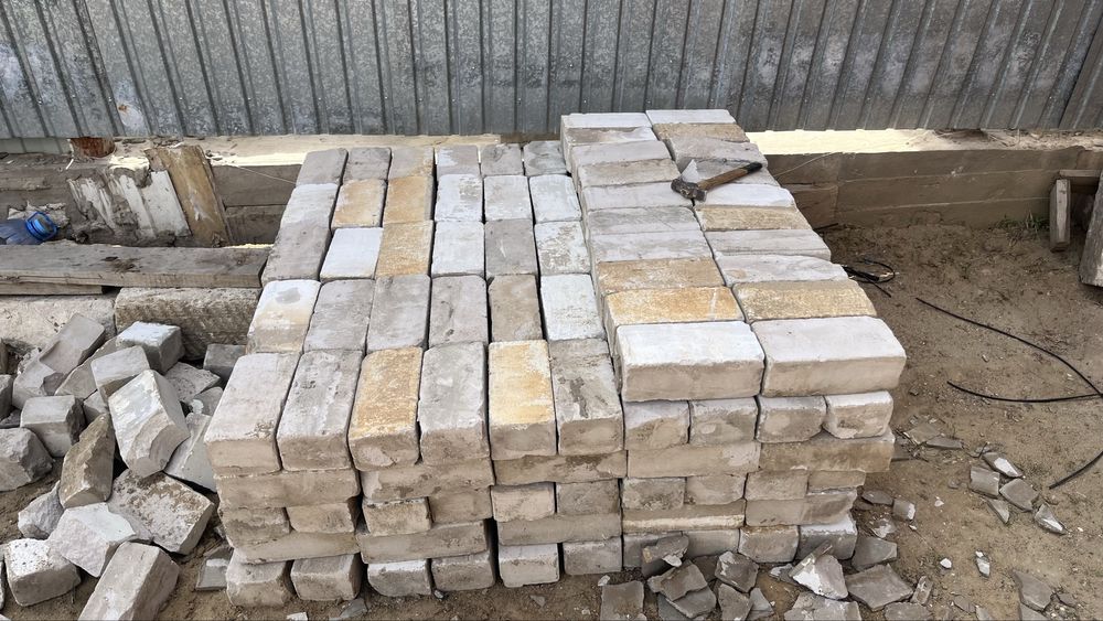 продаю кирпичи б/у