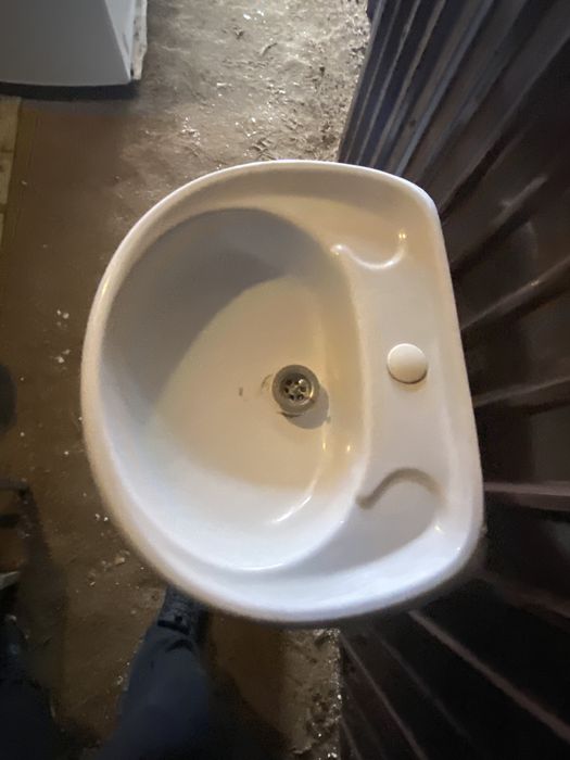 Раковина со стойкой