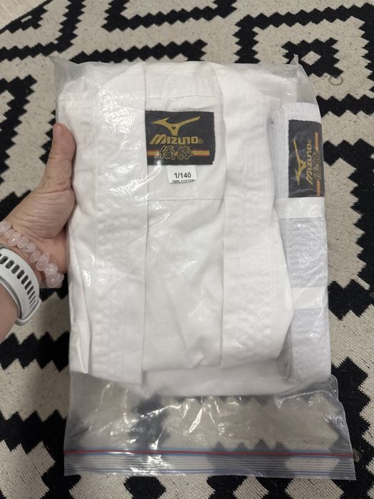 кимоно белый для карате с поясом mizuno