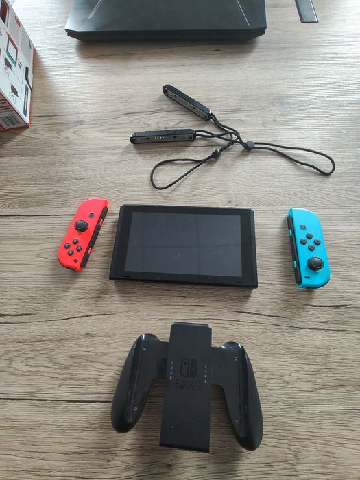 Vând Nintendo Switch