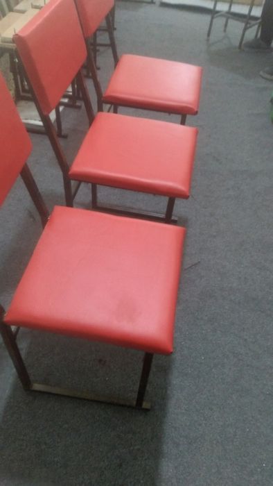 Продаётся стол и стуля