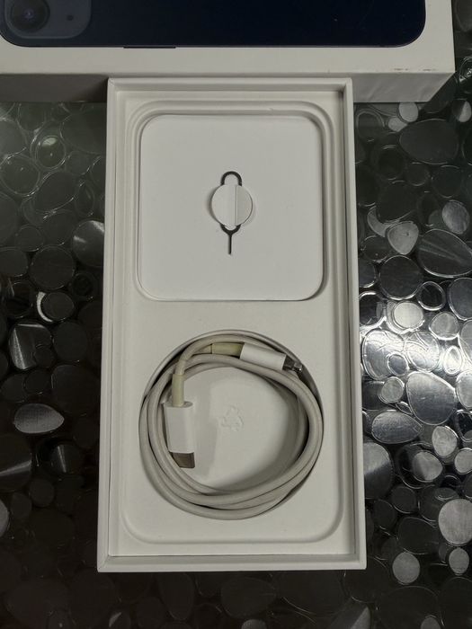 iPhone 13 128 GB  / Идеальное состояние