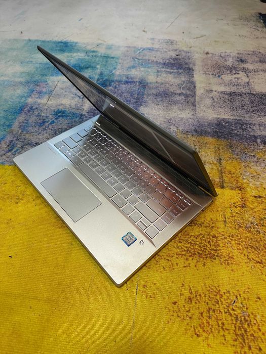 laptop Hp pavilion 14, i5 gen 8, octacore , 8 gb ddr4, ssd 240 gb