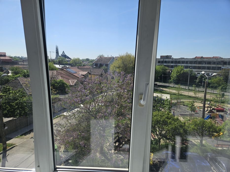 Proprietar, inchiriez Apartament cu 1 camera Semidecomandat Zona Modern! 30mp