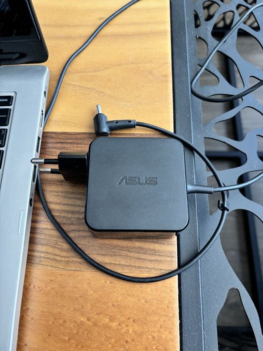 Лаптоп ASUS Transformer Book Flip TP300LA 13.3” Touchscreen