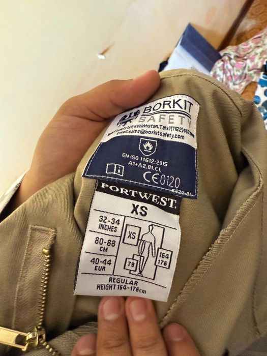 Спец одежда сатылады. Өте жақсы жағдайда спецовка